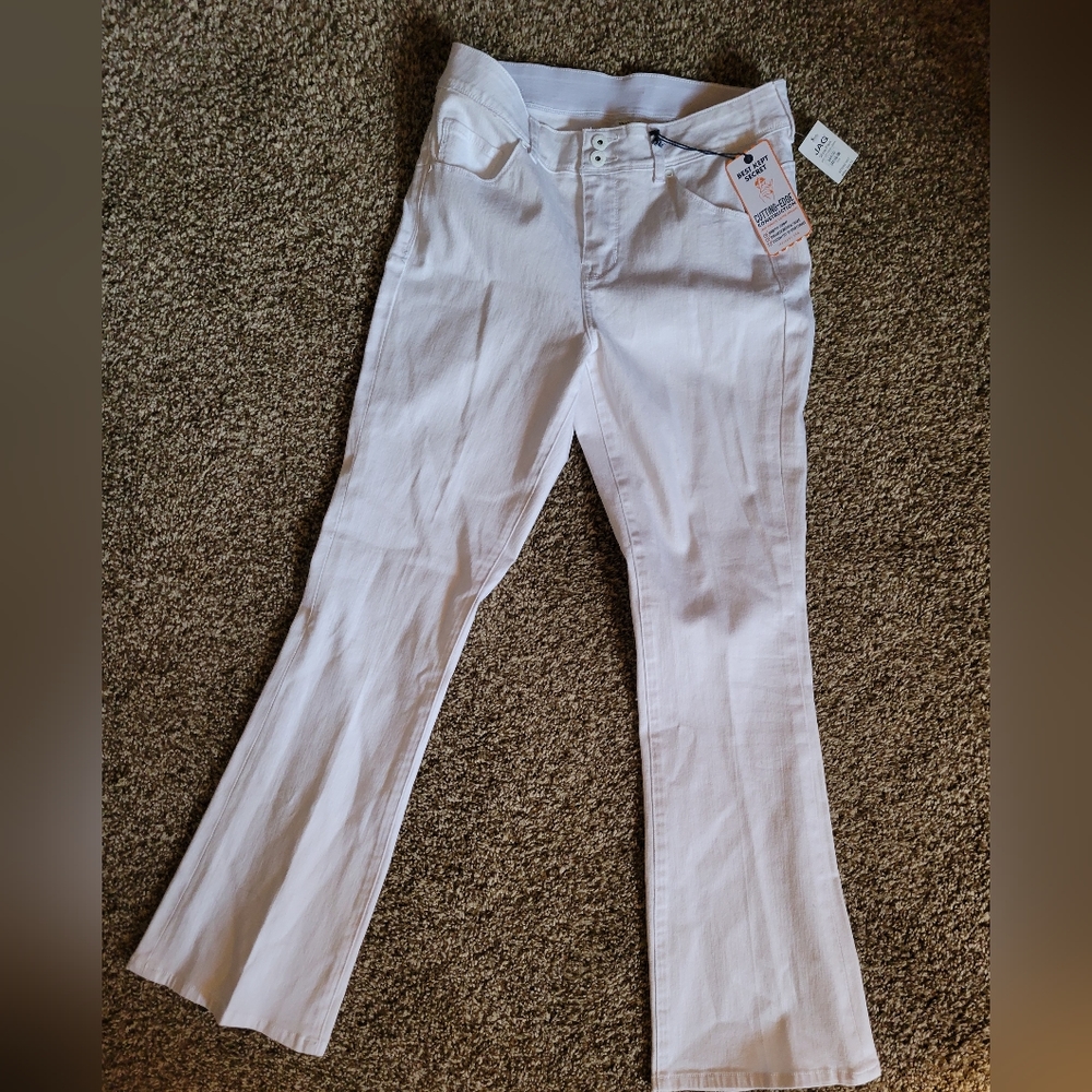 JAG Mid-Rise Flare Leg White Jean's New